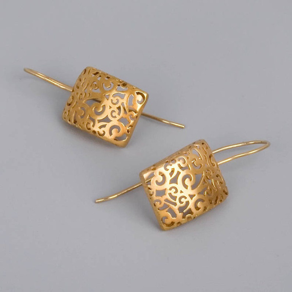 Elegant Golden Ivy Earrings with Sparkling Design