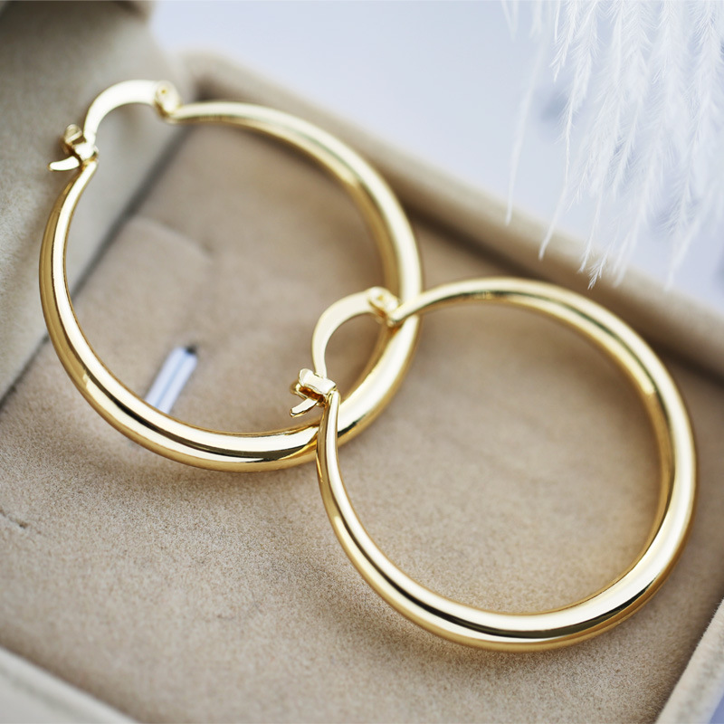 Elegant Gold Hoop Earrings for a Timeless Look