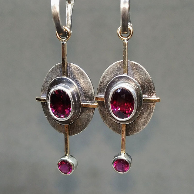 Elegant Boho Earrings made of Sterling Silver with Sparkling Garnet Crystal