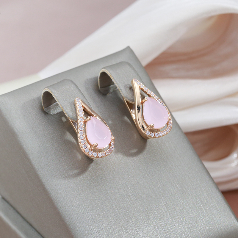 Radiantly beautiful gold earrings with pink zirconias – a touch of elegance!