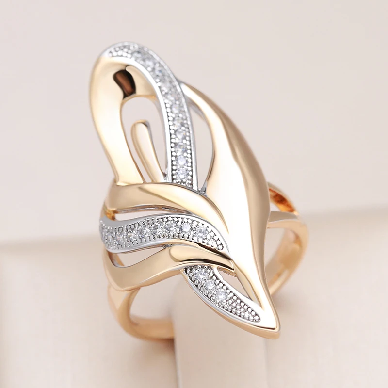 Stylish gold ring with exquisite peak accents