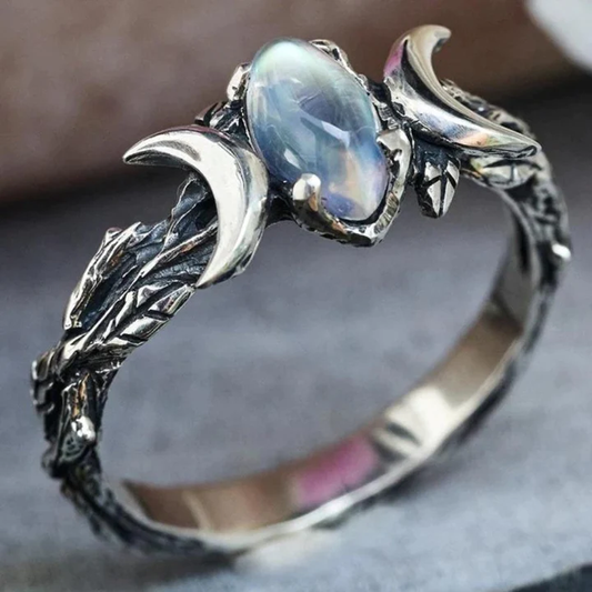 Elegant Silver Vintage Crystal Moon Ring