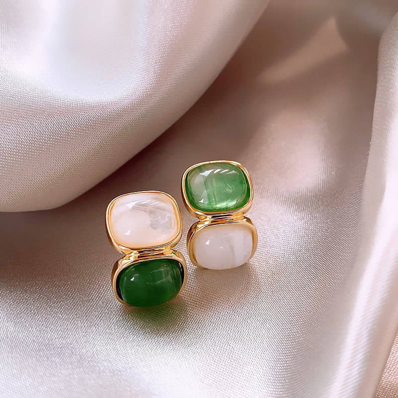 Chic gold earrings with a radiant white and sparkling green stone