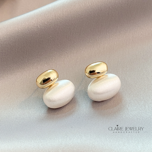 Oval Pearl Earrings in Gold