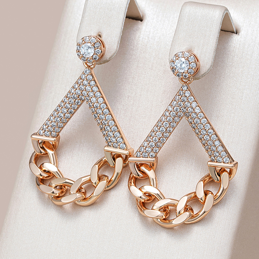 Radiantly beautiful earrings with luxurious, gold-shining chains