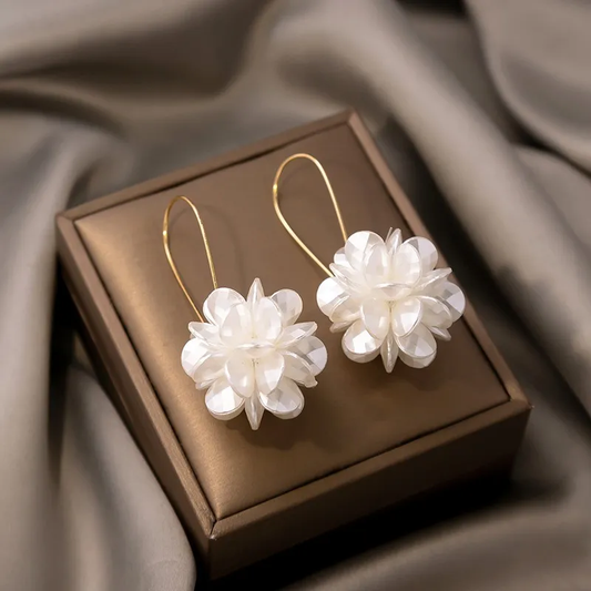 Stylish earrings with lovely white flowers