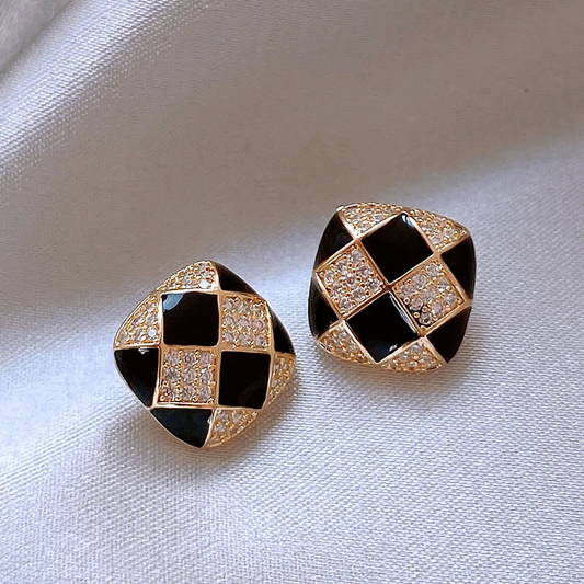 Radiantly elegant earrings in luxurious black with enamel finish