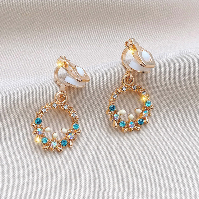 Stylish and colorful zirconia earrings for a touch of elegance