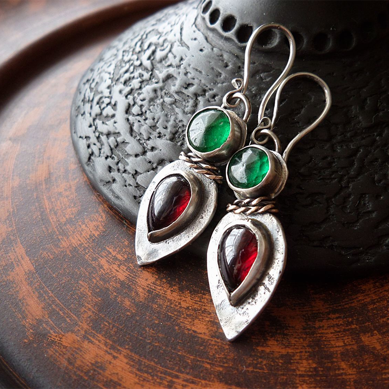 Fascinating vintage earrings in bright red and green