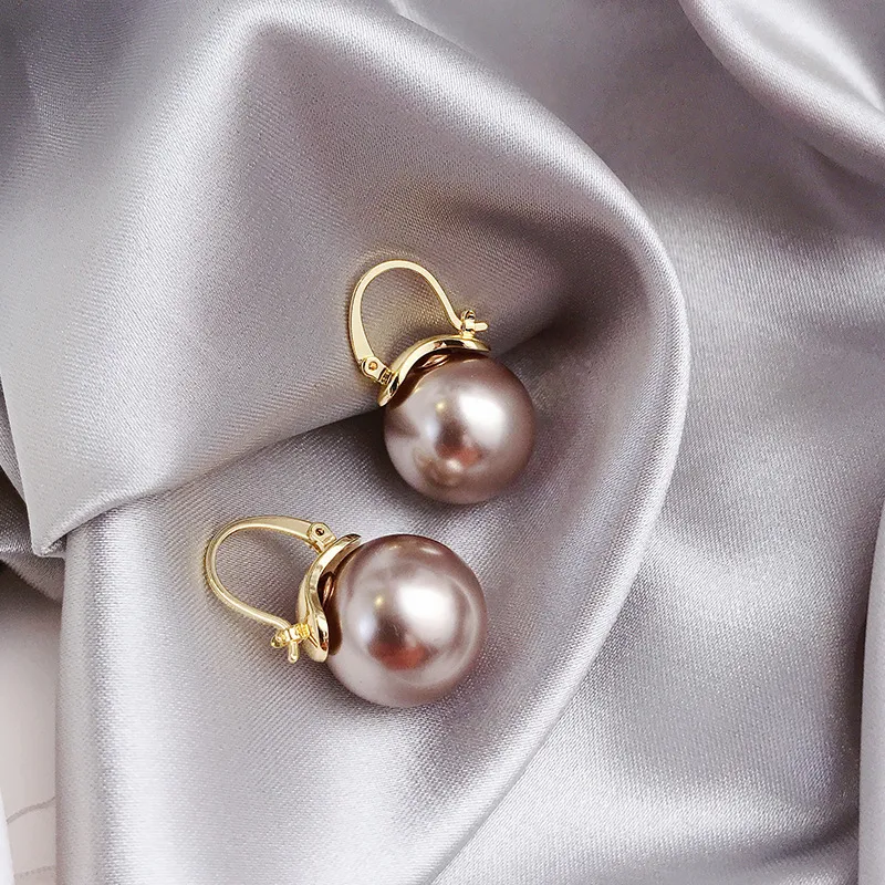 Elegant bronze earrings with sparkling pearls