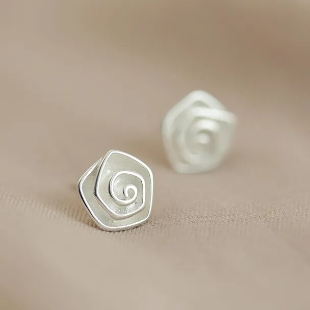 Charming Vintage Flower Earrings in Radiant White