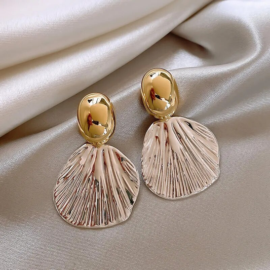 Timeless Golden Shell Earrings for a Touch of Elegance