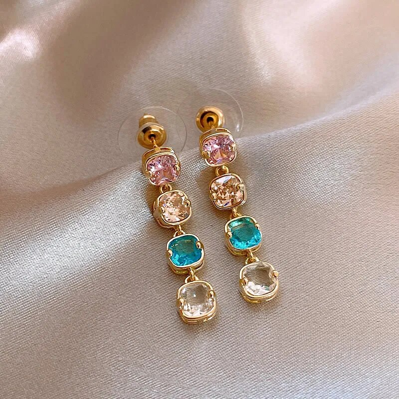 Captivating, multicolored earrings in an elegant design