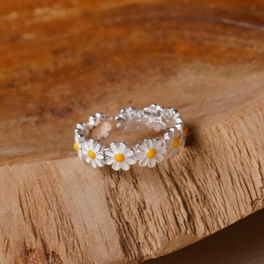 Charming Vintage Daisy Ring