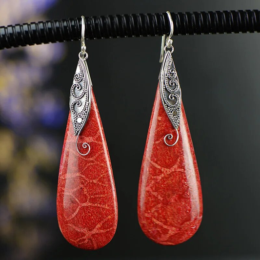 Chic vintage earrings in bright red with elegant design