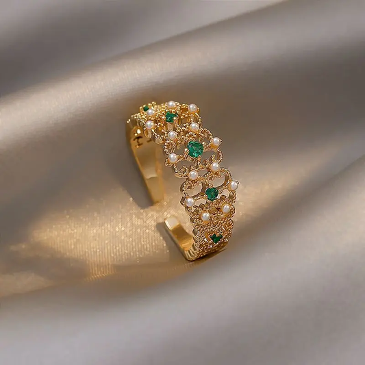 Elegant ring with shimmering pearls and sparkling green zirconia