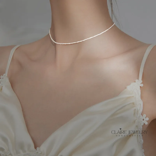 Necklace made of elegant, shiny pearls