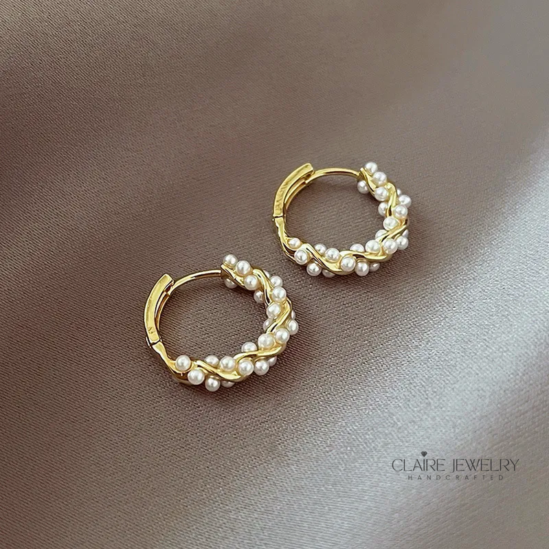 Elegant round pearl earrings with inlays