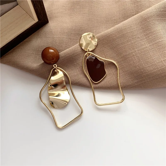 Elegant Vintage Earrings made of Noble Stone in Golden Brown