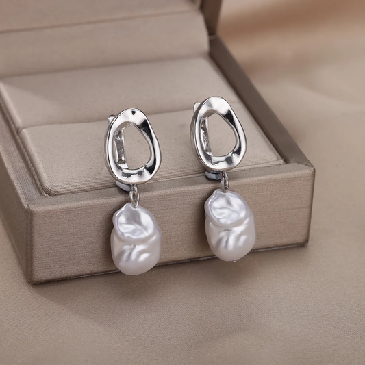 Elegant Vintage Pearl Earrings Made of Silver