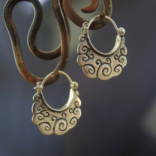 Fascinating Vintage Earrings in Exotic Style