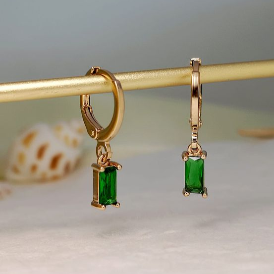 Sparkling earrings in vibrant green with lantern design