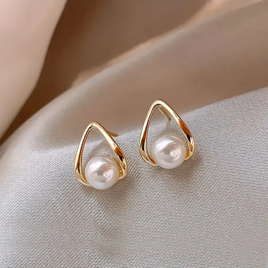 Elegant triangular hollow earrings with stylish pearls