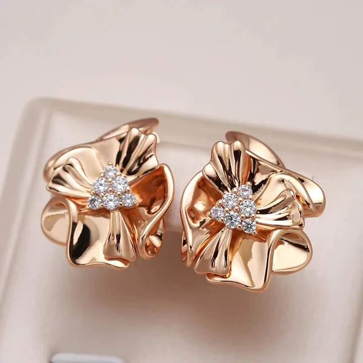 Exquisite earrings with golden cubic zirconia floral design