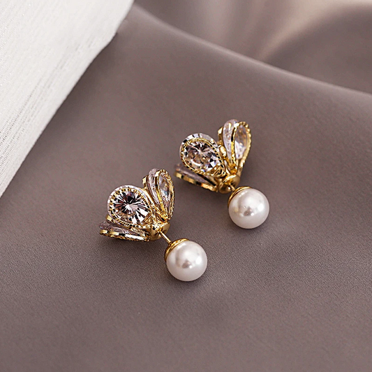 Elegant earrings with radiant flower pearls