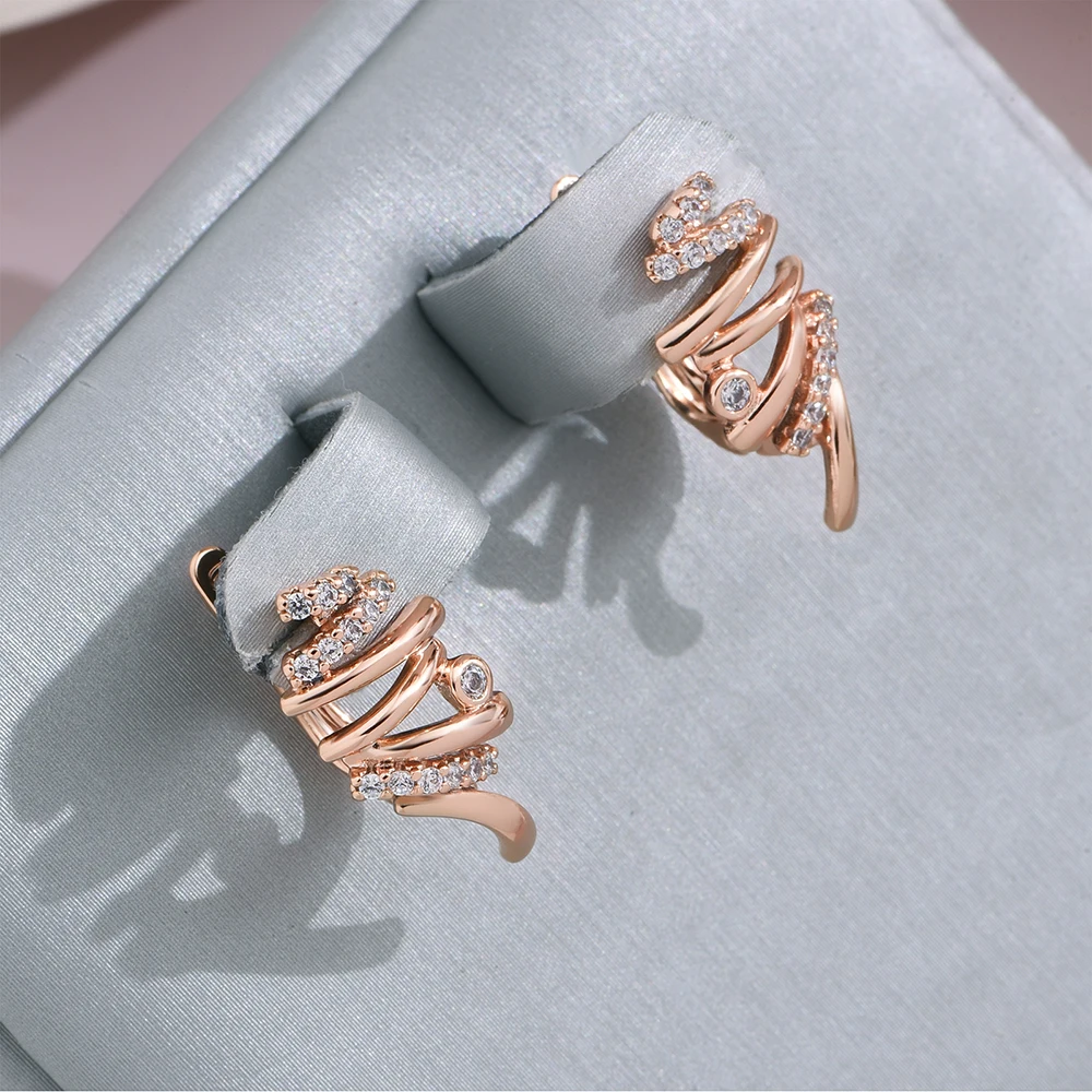 Glamorous golden spiral earrings with elegant design