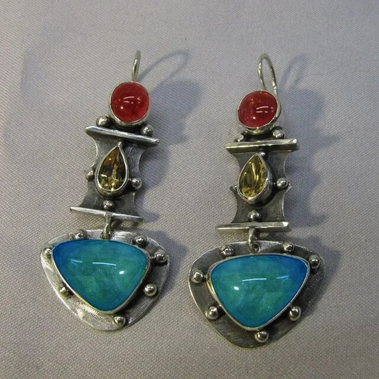 Timeless vintage earrings made of turquoise with elegant silver jewelry