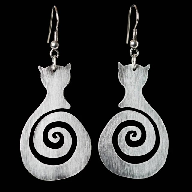 Exquisite Vintage Spiral Cat Earrings