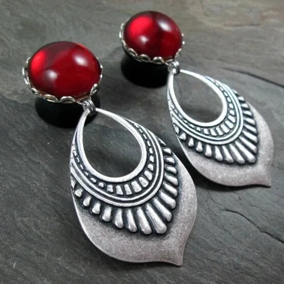 Elegant Mandala Earrings with Intricate Cut-out Design