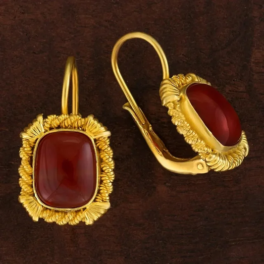 Elegant Vintage Earrings in Stylish Gold Tone