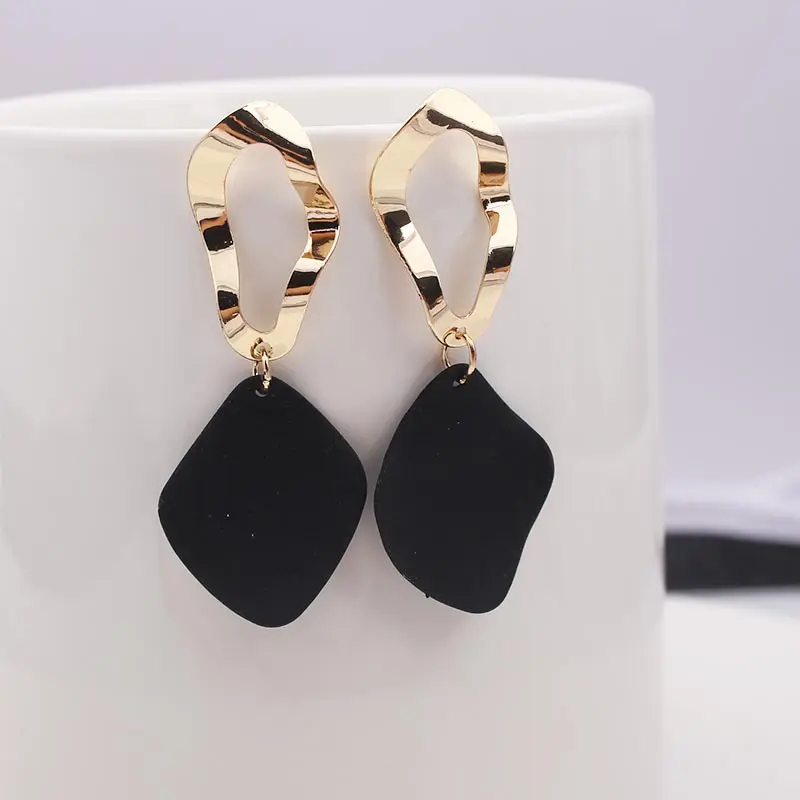 Elegant Vintage Earrings in Black and Gold