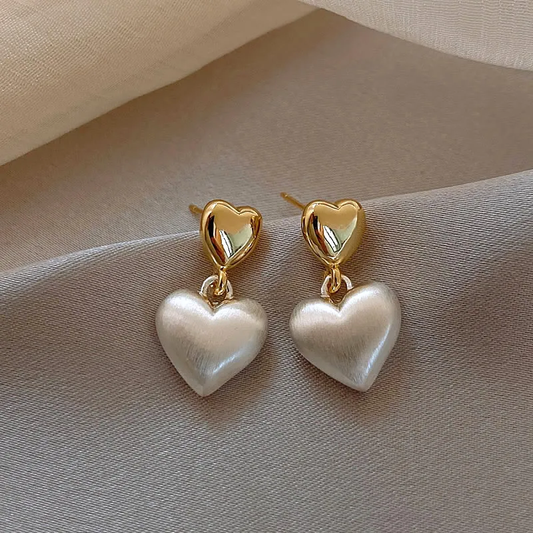 Shimmering Heart Earrings with Golden Pearls