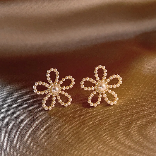 Chic Pearl Flower Earrings for a Touch of Elegance