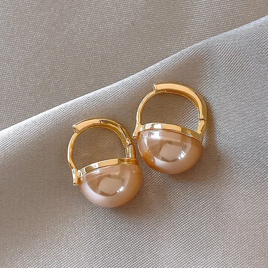 Feminine Gold Earrings with Elegant Rose Pearls