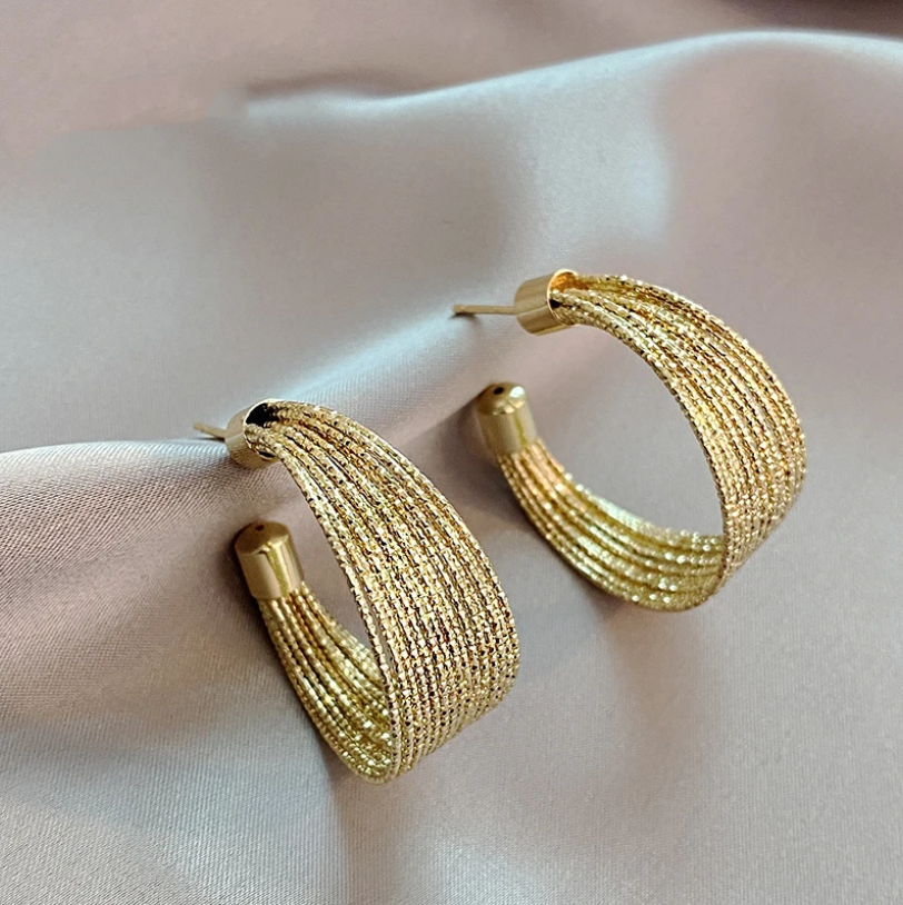 Stylish golden net earrings for an elegant appearance