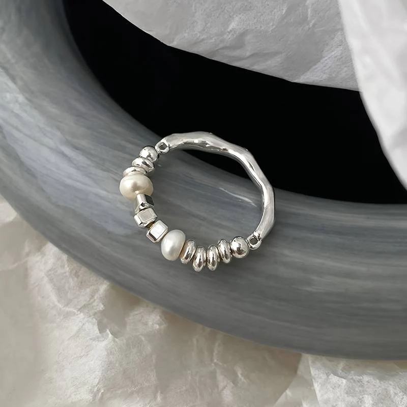 Vintage silver ring with baroque pearls - elegance redefined!