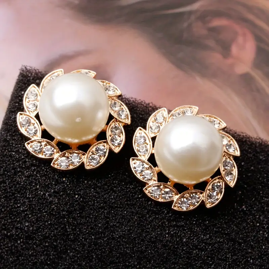 Stylish pearl earrings with sparkling leaf details