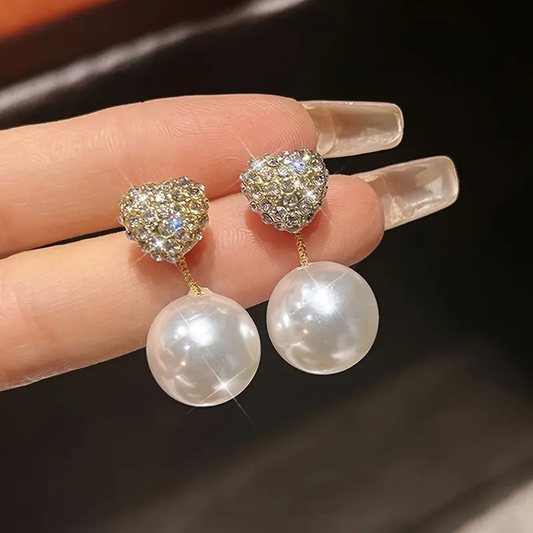 Stylish pearl and glitter earrings for every occasion