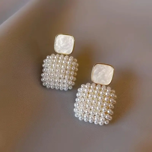 Elegant square earrings with stylish pearls