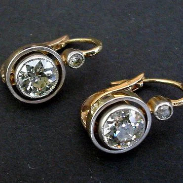 Elegant Vintage Golden Zirconia Inlaid Earrings