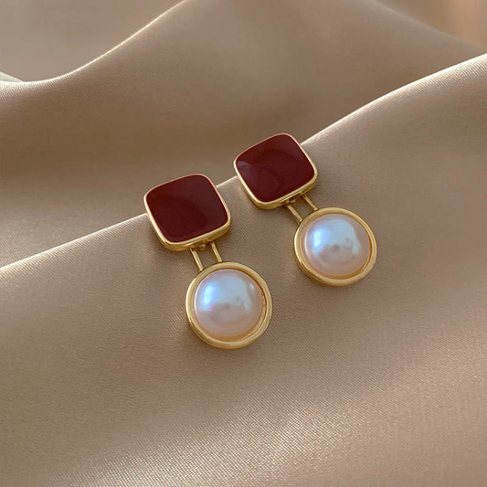 Fascinating red earrings with noble pearls