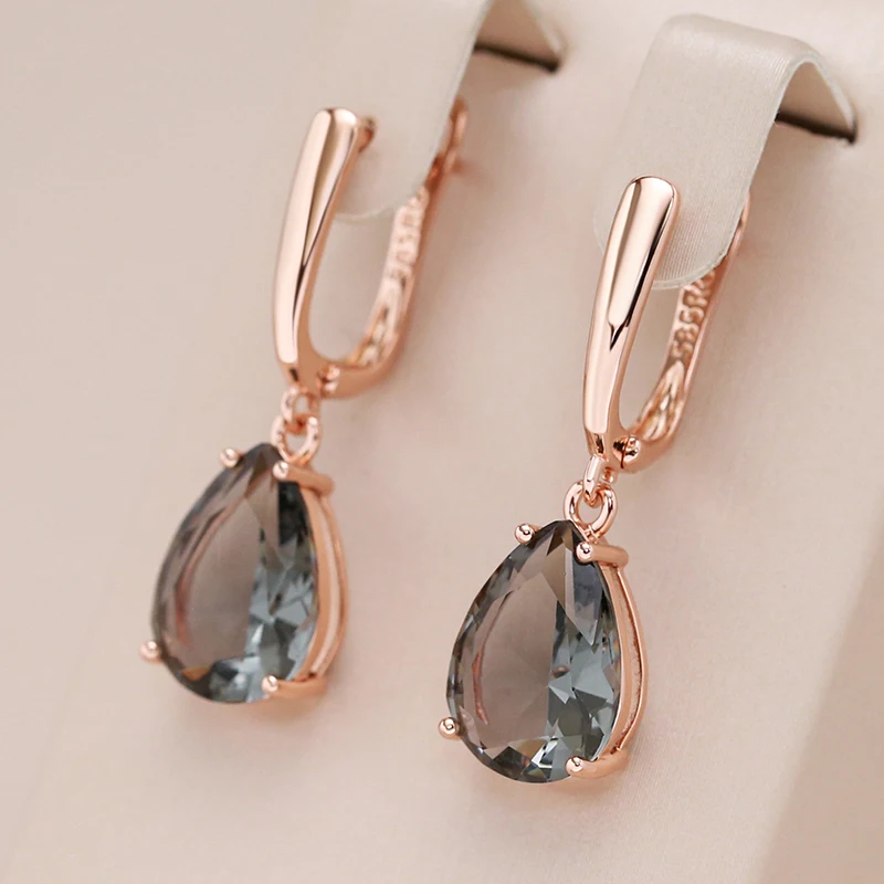 Elegant Vintage Drop Earrings in Gold