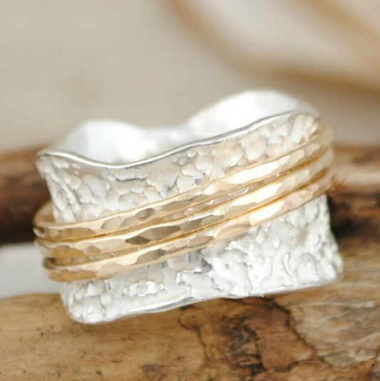 Elegant Vintage Spinner Ring in Stunning Gold and Silver