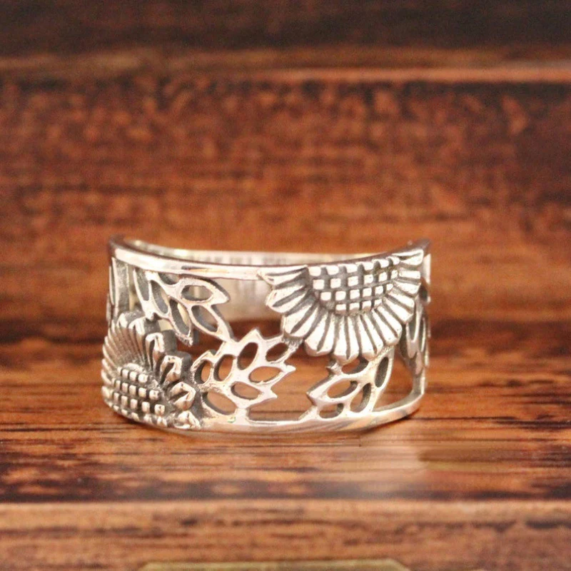 Charming Vintage Hollow Sunflower Ring