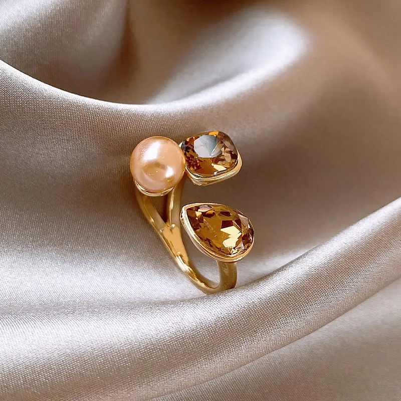 Elegant crystal and pearl ring for a touch of glamour