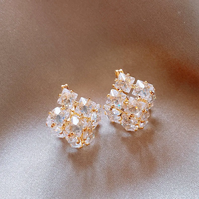 Fascinating crystal earrings for a touch of elegance